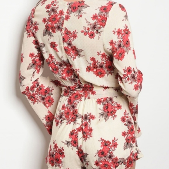 🔥NWOT Floral Romper - Picture 4 of 4